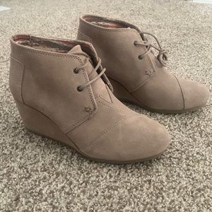 TOMS Desert Wedge Taupe Suede - Women’s Size 8.5 - NEW